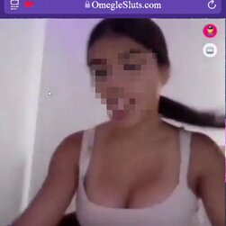 Kinky Hussy Flashes Her Perky Tits on Omegle