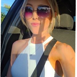 Missouri Temptress Shows Off Naughty Curves