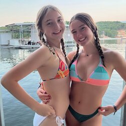 ホーニー・ハニーズ・クレイビング・ユア・アテンション