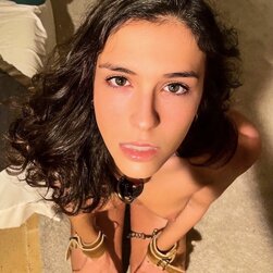 Tasty 26-Year-Old Italian Slut Showing It All