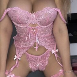 Bee_Chambs Is the Webslut Dream You've Been Waiting For