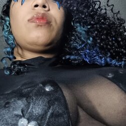 Thaisdesenha: Busty Morena from Instagram Flaunts Her Juicy Ass