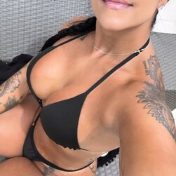 Curvy Cavala Goddess Strikes A Sultry Selfie