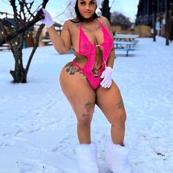 Alguém recebe os vídeos dela?