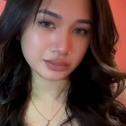 Chinese Pinay Babe Blowing That Hard Cock