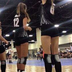 ホーニー・バレーボール・ベイブ・ディッチズ・ザ・ゲーム・トゥ・フィンガー・ハーセルフ・ワイルド・イン・ハー・ルーム