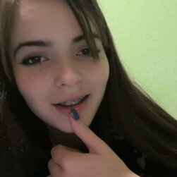 Novinha linda seducing everyone on live with her soft naughty dance