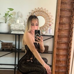 Horny Aussie Whore Leaks Her Delicious Nude Body