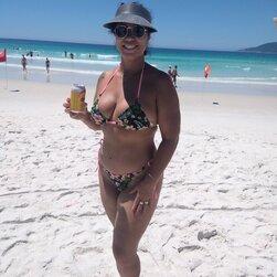 도시 그룹과 여기 사람들을위한 미친 결혼 왕관, 둘 다에 참여하고 싶다면 댓글을 달아주세요.