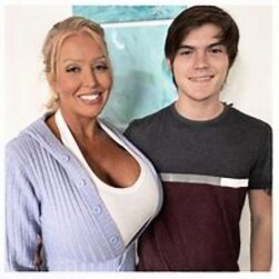 Horny Boyfriend Fucks His Stepmom Like A Pro
