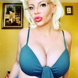 Slutty Sweetheart Ready to Please and Tease All Night Long