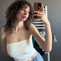 Amateur Playgirl Hottie Gives Leaked Blowjob in Fuck Fest