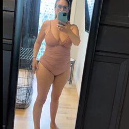 Latina MILF Hottie Tempts with Feet in Fuck Smash Session