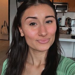 Amateur Hottie Delivers Phenomenal Blowjob in Fuck Fest