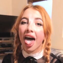 サブミッシブ・ハウスワイフ・ファックスラット・ゲッツ・スローテッド・アンド・フェイシャライズド・ライク・ア・トイ