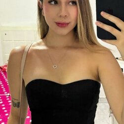 Hot Blonde Schoolgirl With a Perfect Body — Rica Flaca Rubia