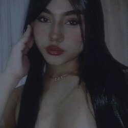 Valentina Hermosa Sharing Her Hot New Selfies With Erotic Energy