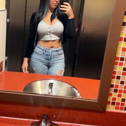 Who Is This Gorgeous Latina Beauty With the Mouthwatering Curves?