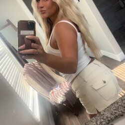 Big Boobs Bitch Showing Off Her Juicy Curves