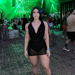 Thick Brunette Queen Driving Everyone Crazy