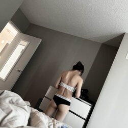 中国日本人ホット娘がサルトリーアジアン曲線でショーを焦らす