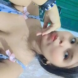 Cuckold Shares Hot Pics of His Naughty Girlfriend