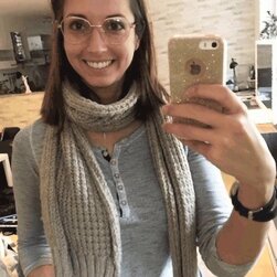 She Gets Her Face Painted With Thick Cum