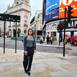 Sexy Tranny With a Juicy Ass Begs for More Action