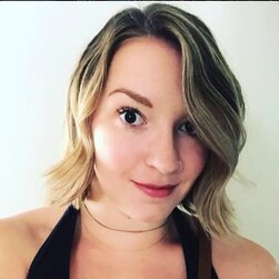 Every Comment Unlocks Another Nude Pic of Julia (28)