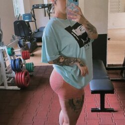 そのジューシーアスはドリーム — 彼女のためにカミングするのに決して飽きない