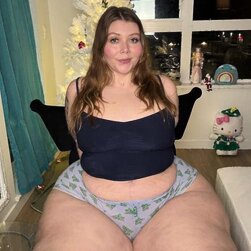 BBW Princess Showing Off Her Curves