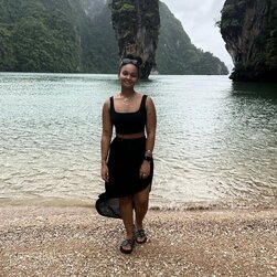 Ebony Roommate Loves That BWC — Bulls Needed ASAP