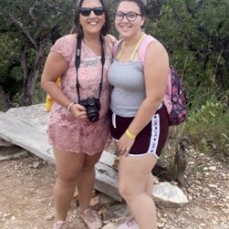 Meine nerdige Cousine verwandelt sich in eine Schlampe, was haltet ihr von dieser Schlampe? 🤤🤤🤤