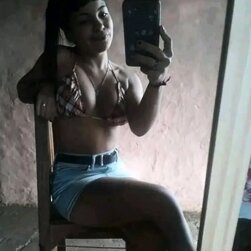 Shy Babe Shows Off Her Curves In Selfie Strip