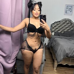 Anonymous Babe Strips In Private Hot Clip