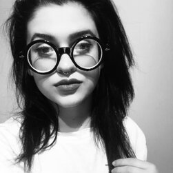 novinha_nerd_gostosa_do_bundao_caiu_na_net