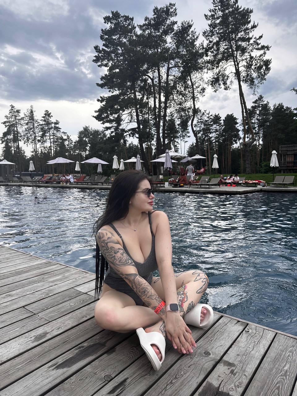 A lassie Patricia Bloom provoca com o seu decote na sua compilação A lassie Patricia Bloom provoca com o seu decote na sua compilação