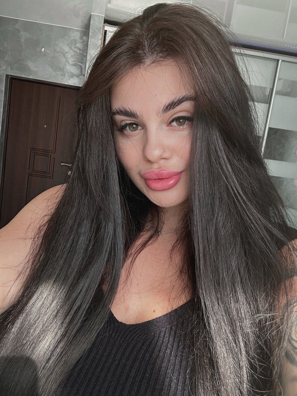 A lassie Patricia Bloom provoca com o seu decote na sua compilação A lassie Patricia Bloom provoca com o seu decote na sua compilação