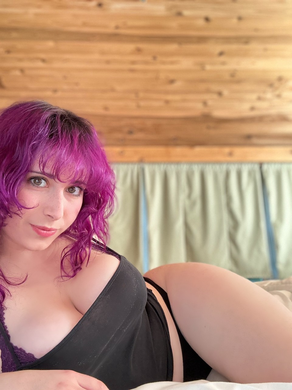 La bella fidanzata della web camera Sam Squeebs stuzzica con il suo seno grosso e sodo La bella fidanzata della web camera Sam Squeebs stuzzica con il suo seno grosso e sodo