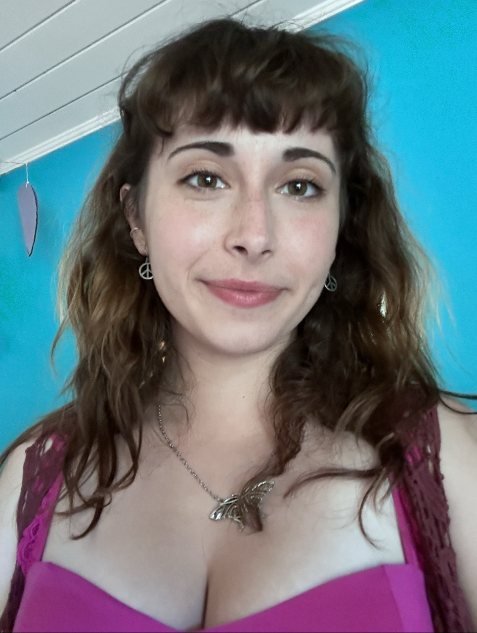 La bella fidanzata della web camera Sam Squeebs stuzzica con il suo seno grosso e sodo La bella fidanzata della web camera Sam Squeebs stuzzica con il suo seno grosso e sodo