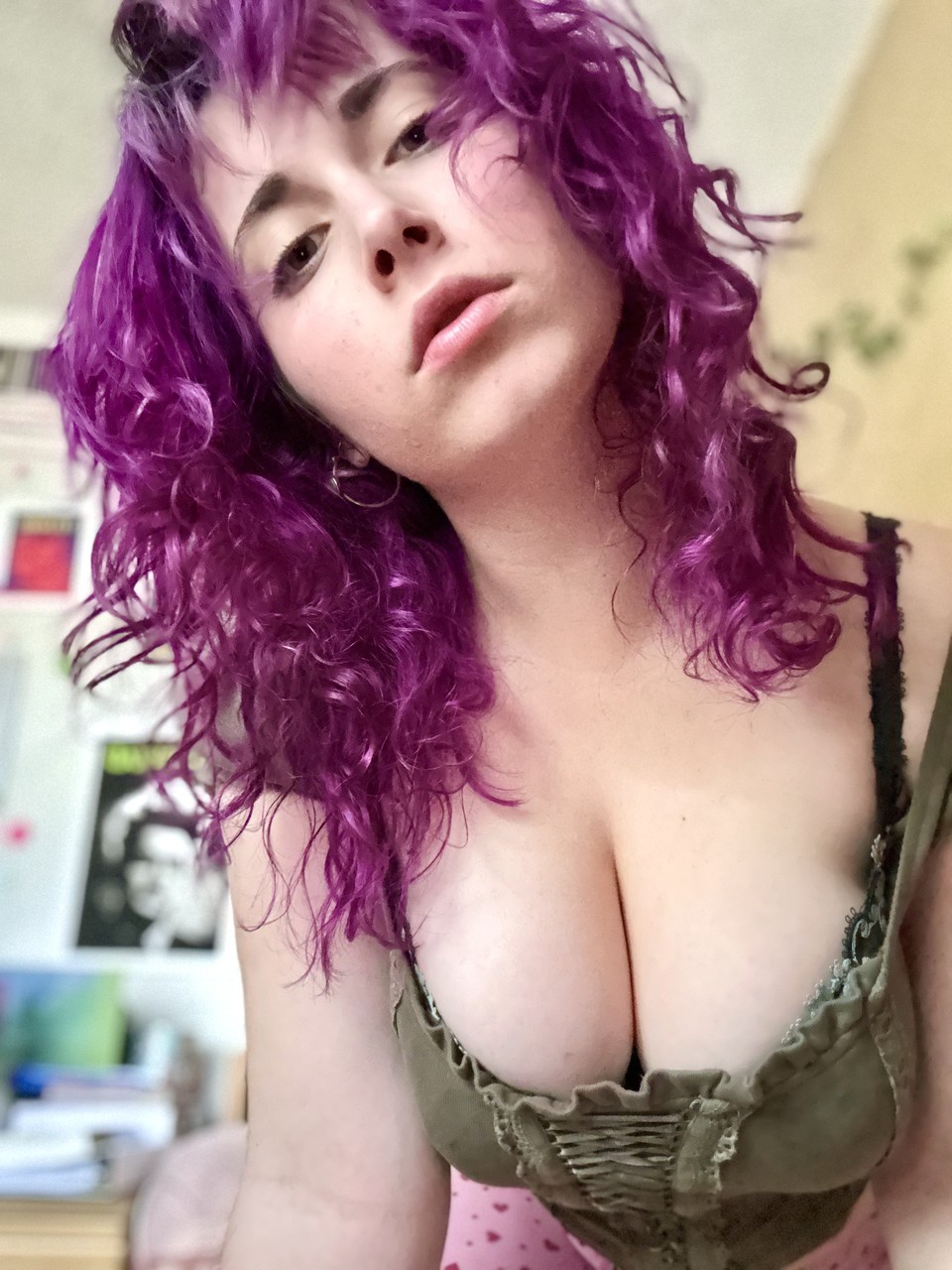 La bella fidanzata della web camera Sam Squeebs stuzzica con il suo seno grosso e sodo La bella fidanzata della web camera Sam Squeebs stuzzica con il suo seno grosso e sodo