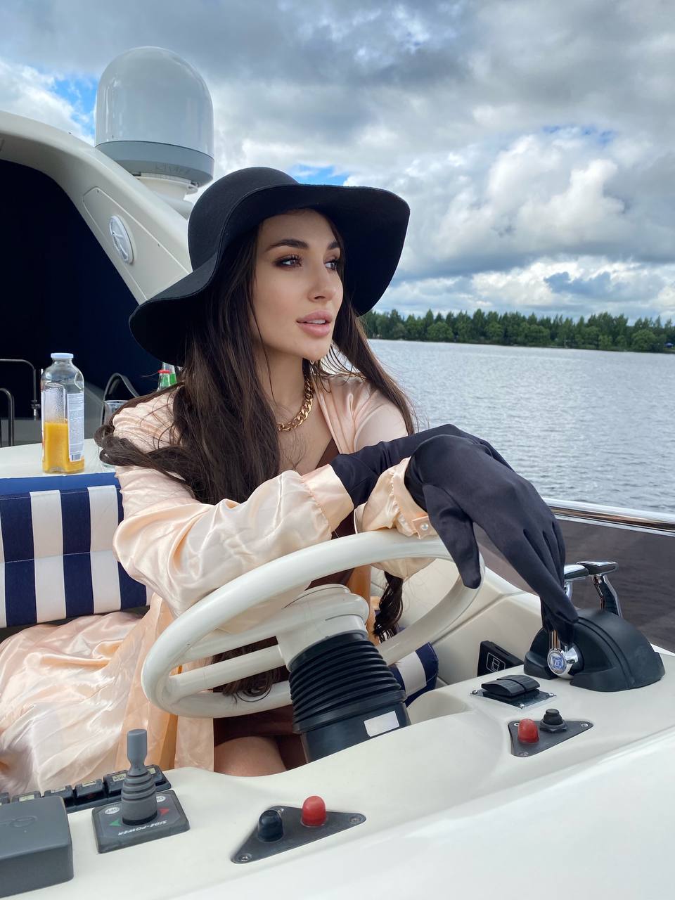 Brunette Babe Erel W Erel Shows Off Her Naughty Side Brunette Babe Erel W Erel Shows Off Her Naughty Side