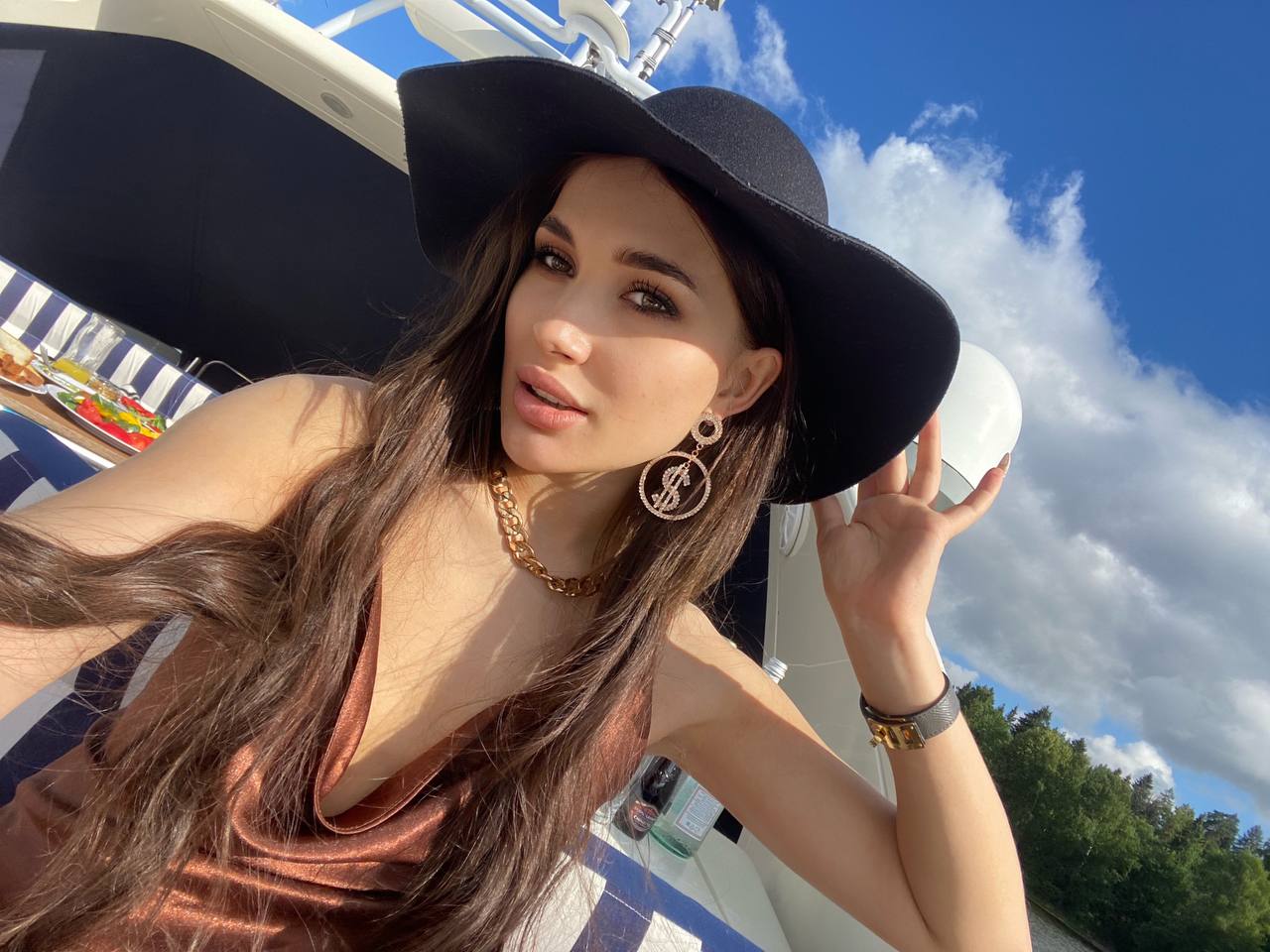 Brunette Babe Erel W Erel Shows Off Her Naughty Side Brunette Babe Erel W Erel Shows Off Her Naughty Side