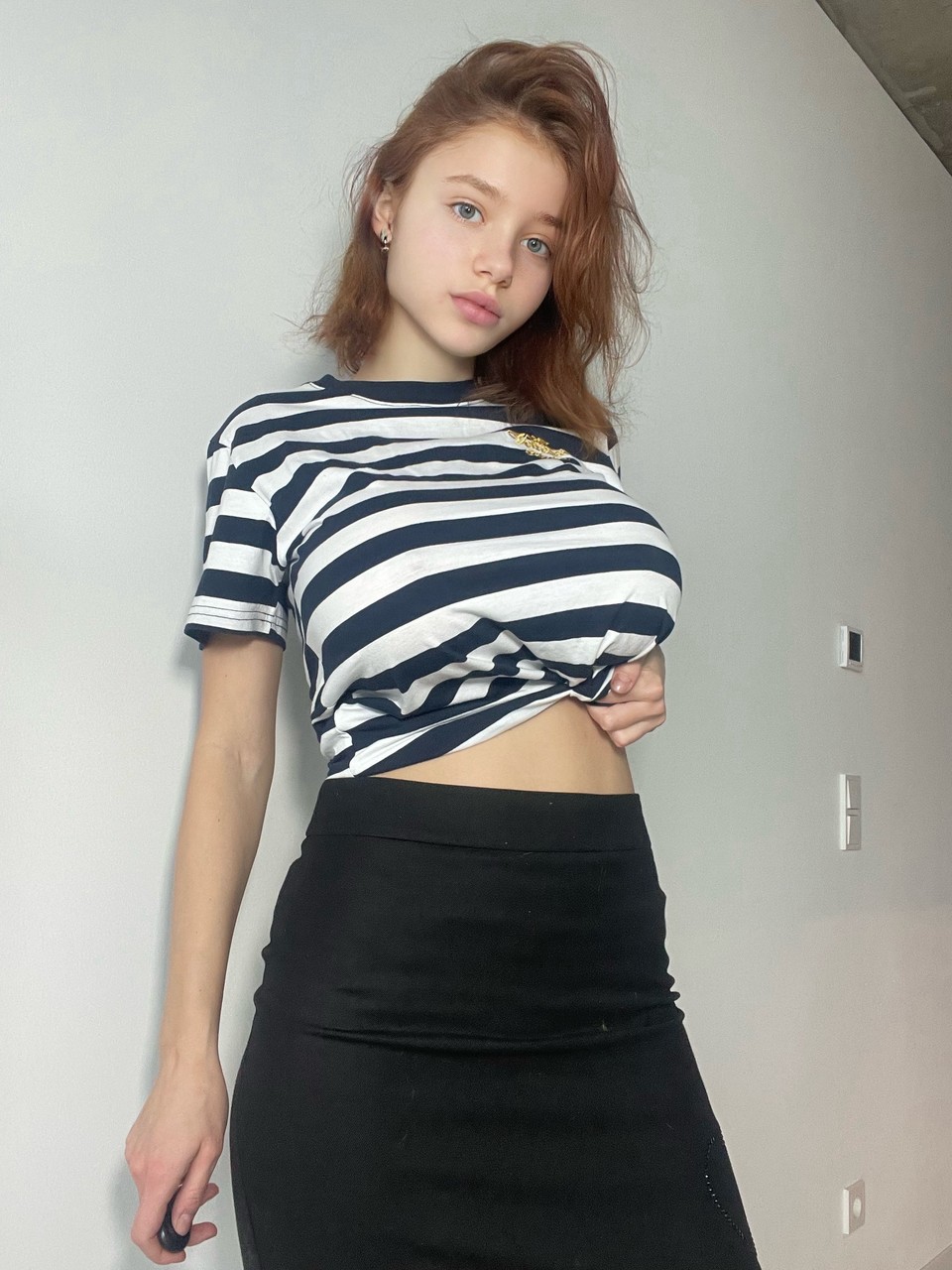 Atrakcyjna dziewczyna drażni się swoimi dużymi cyckami w wyuzdanych strojach w uroczej kompilacji Atrakcyjna dziewczyna drażni się swoimi dużymi cyckami w wyuzdanych strojach w uroczej kompilacji