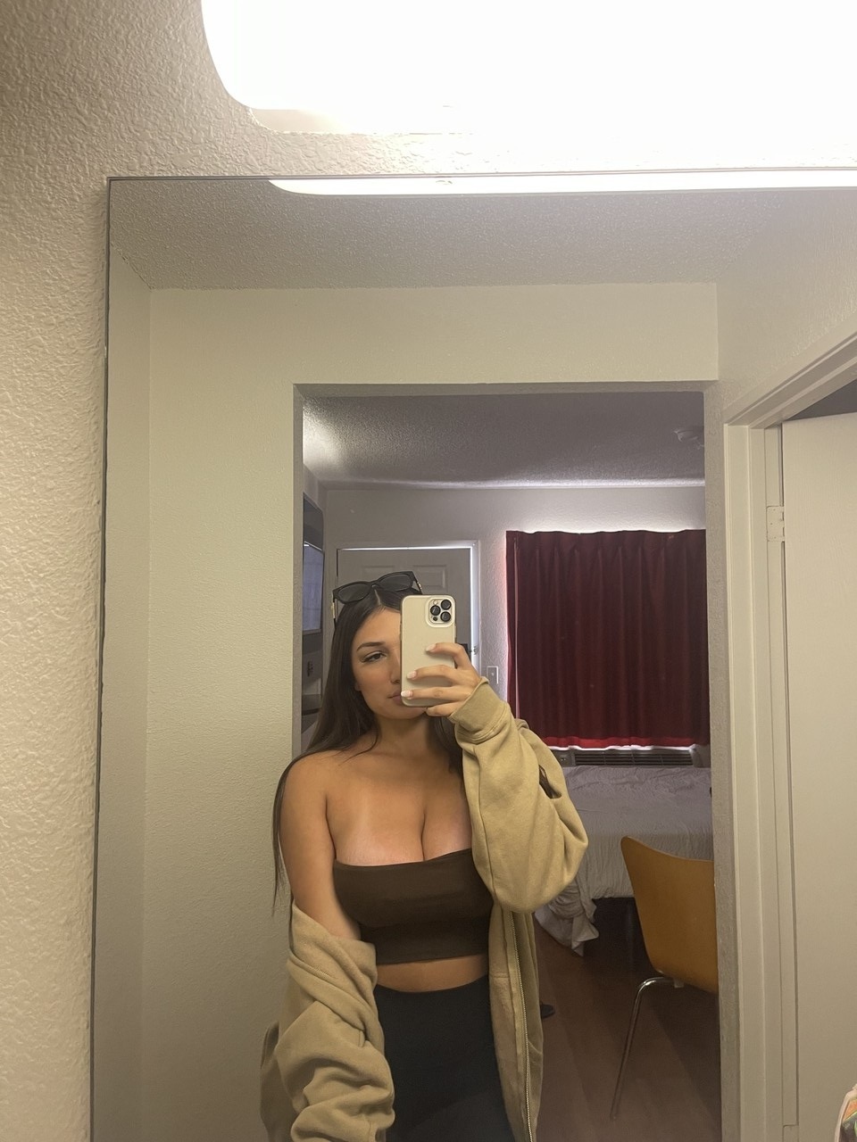 アメリカン・ブロンド・ボムシェル・マディー・ゲッチ・ショウズ・ハー・ヤミー・ボディ アメリカン・ブロンド・ボムシェル・マディー・ゲッチ・ショウズ・ハー・ヤミー・ボディ