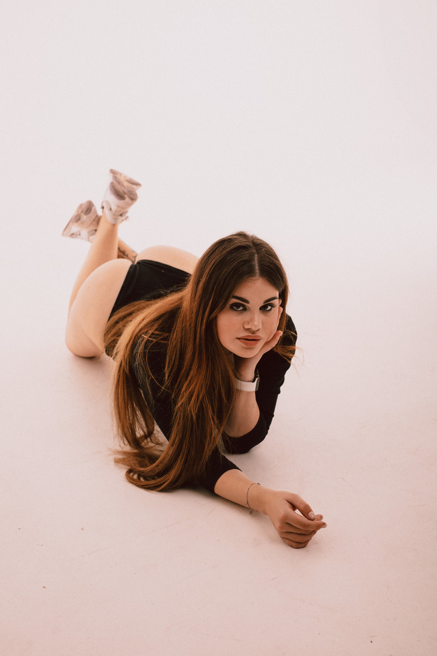 Well-proportioned brown-haired sweetheart Patricia Bloom flaunts her big buttlock in a fuckable compilation Well-proportioned brown-haired sweetheart Patricia Bloom flaunts her big buttlock in a fuckable compilation