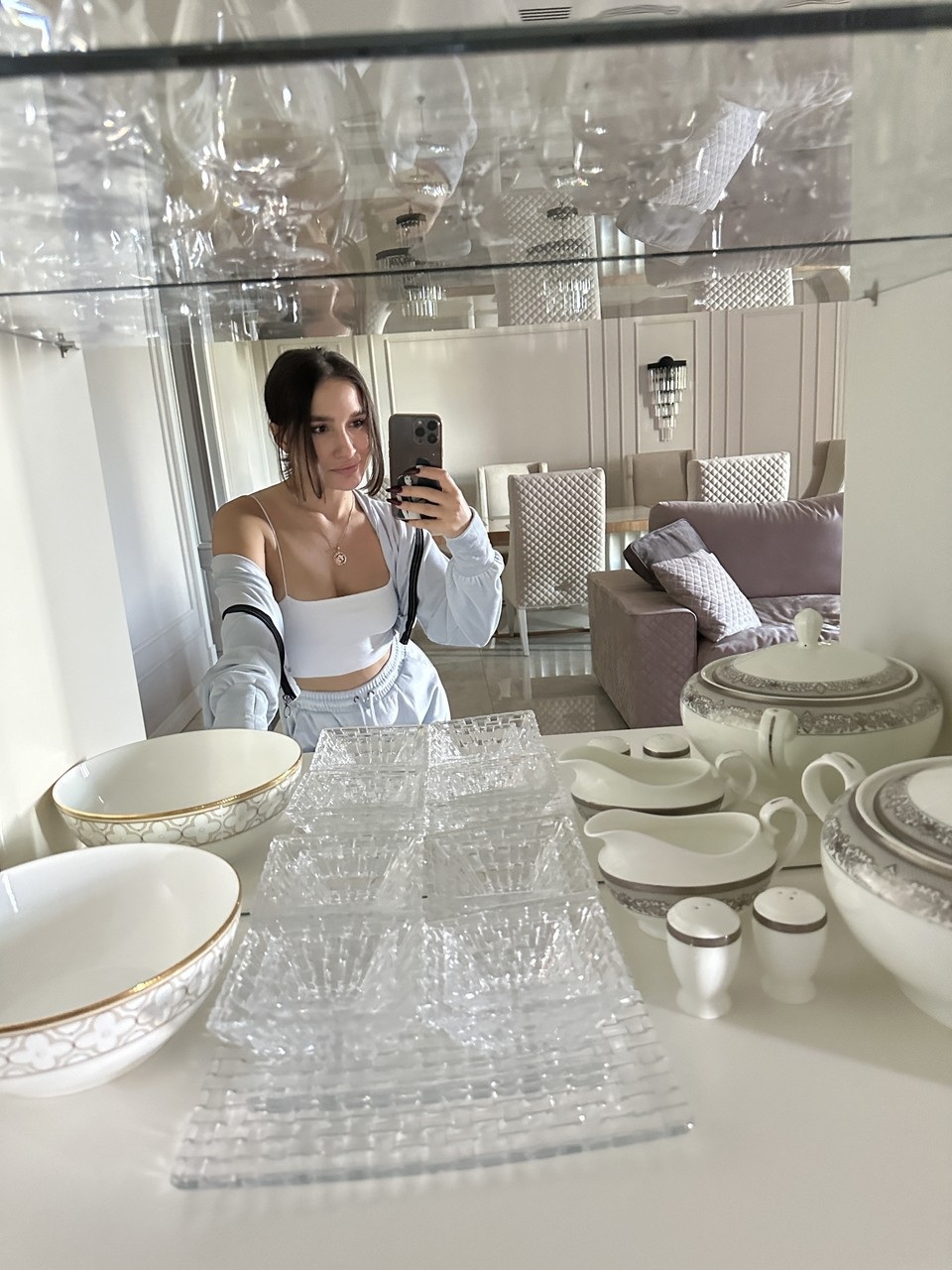 Erel—Brunette Amateur Babe’s Seductive Moments Erel—Brunette Amateur Babe’s Seductive Moments