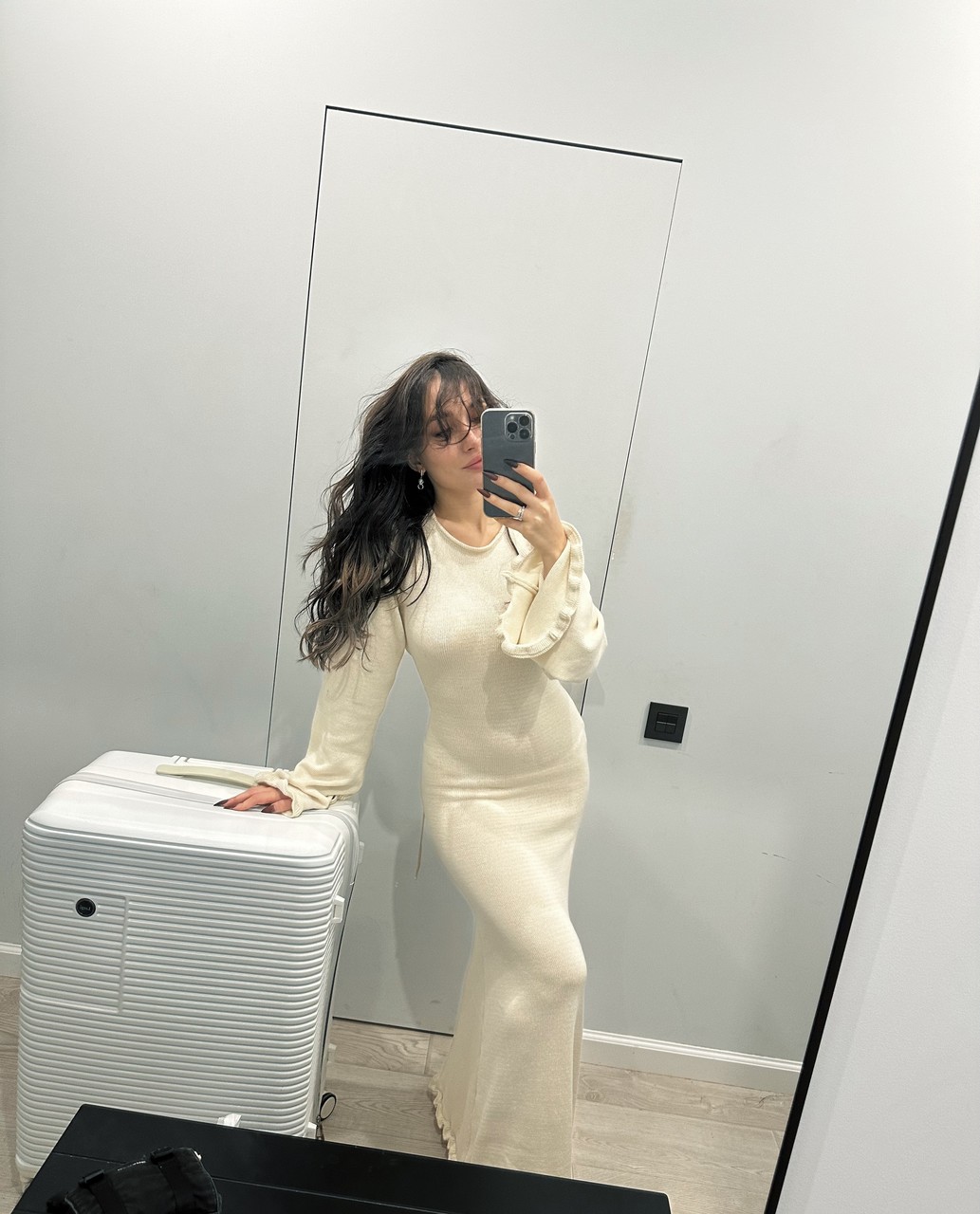 Erel—Brunette Amateur Babe’s Seductive Moments Erel—Brunette Amateur Babe’s Seductive Moments