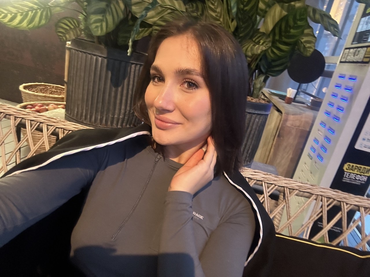 Erel—Brunette Amateur Babe’s Seductive Moments Erel—Brunette Amateur Babe’s Seductive Moments