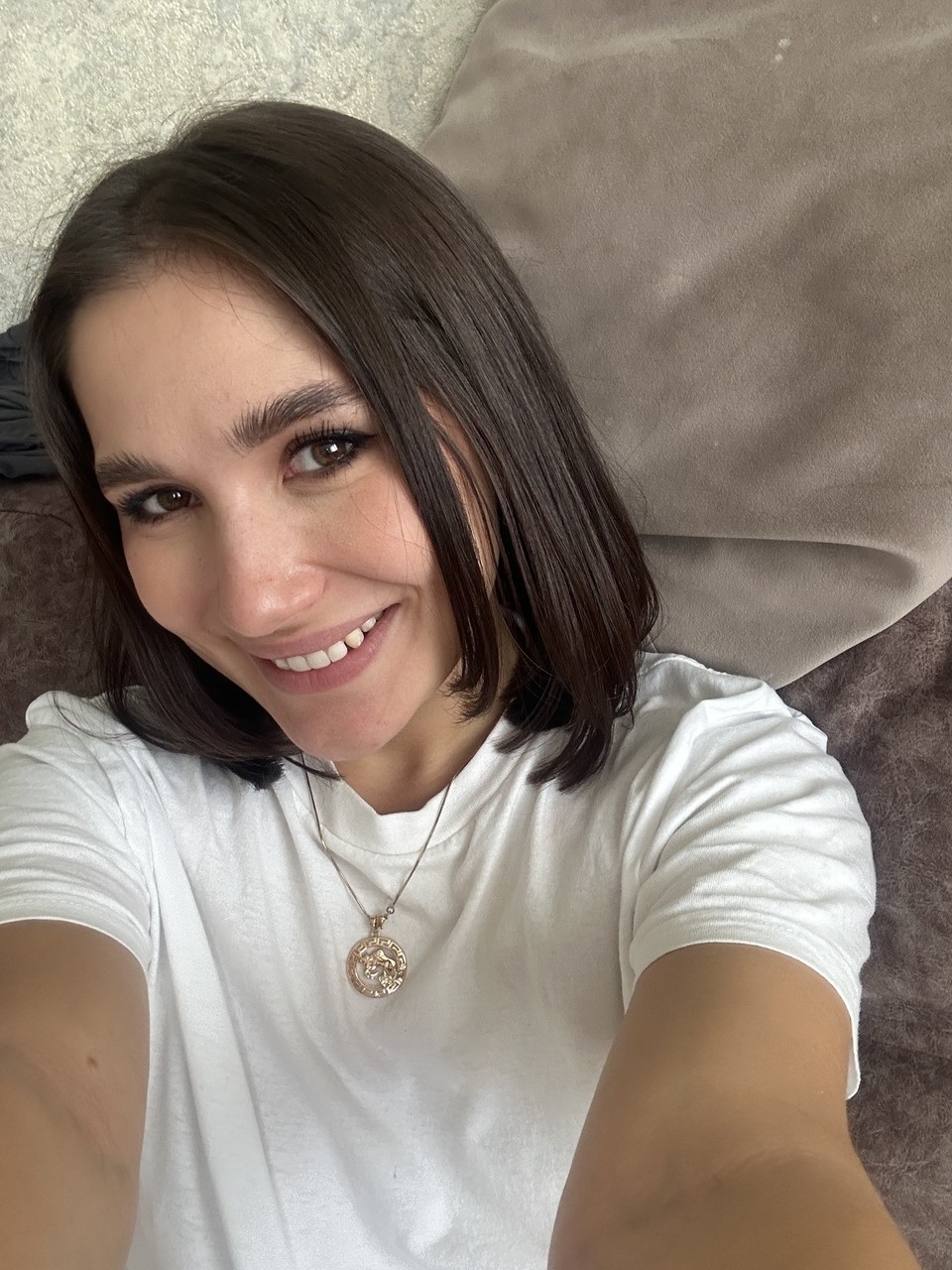 Erel—Brunette Amateur Babe’s Seductive Moments Erel—Brunette Amateur Babe’s Seductive Moments